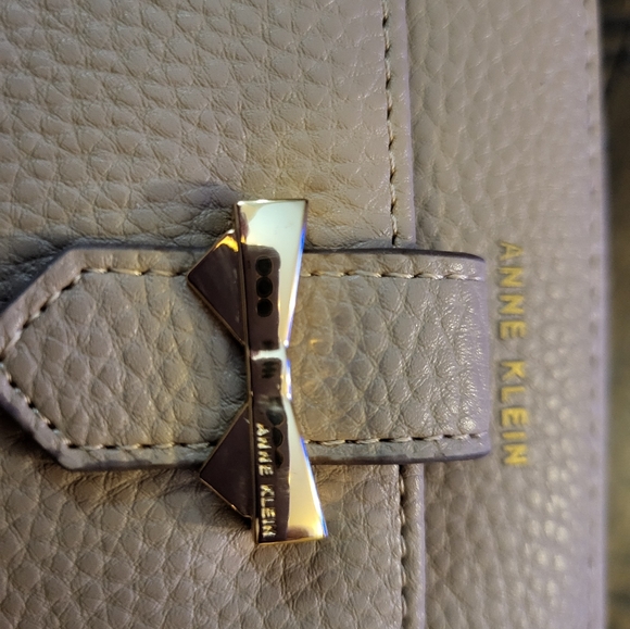 Anne Klein zip around wallet - Picture 4 of 8